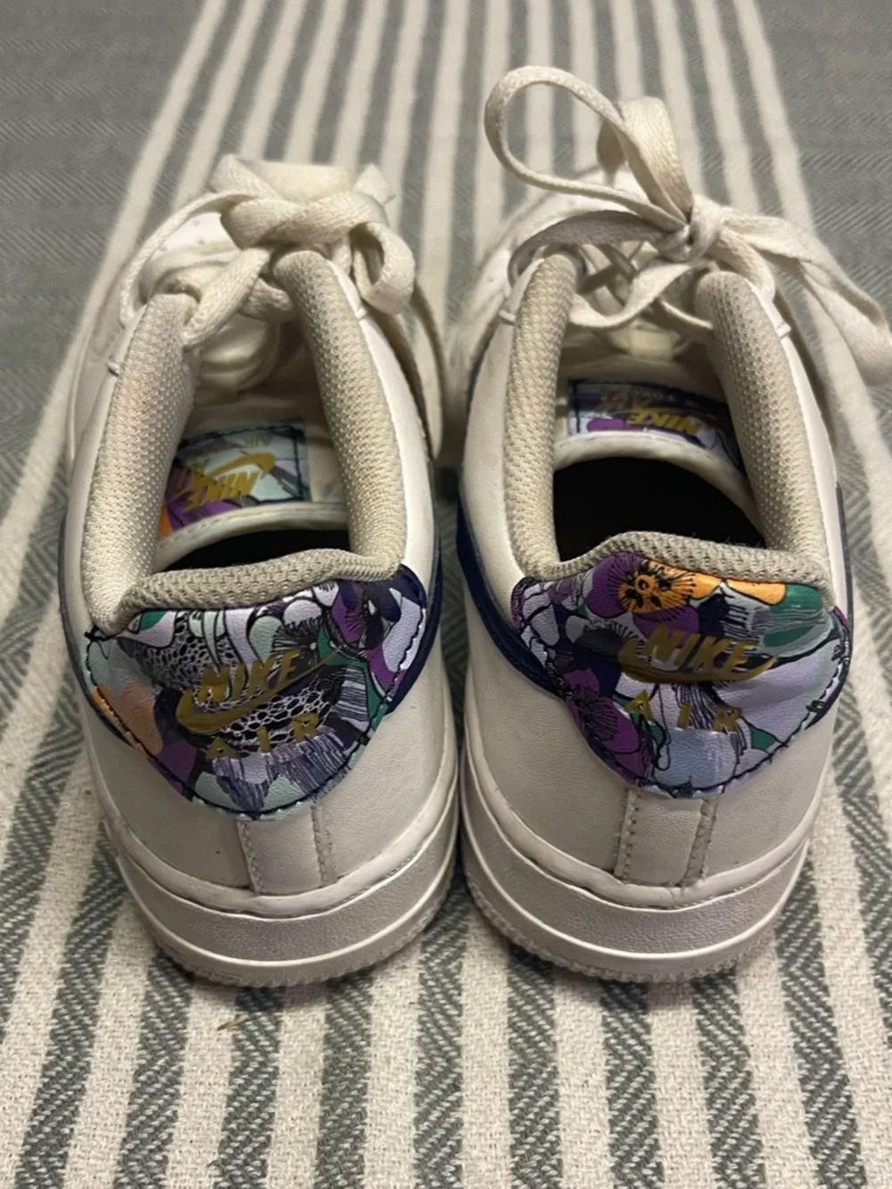 Nike Kids Air Force 1 Low LV8 GS White Floral‎ Gold Sneakers Size 4Y